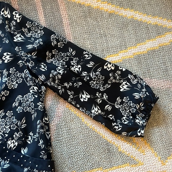 Floral Silky 3/4 Sleeve Blouse - L - Picture 4 of 5